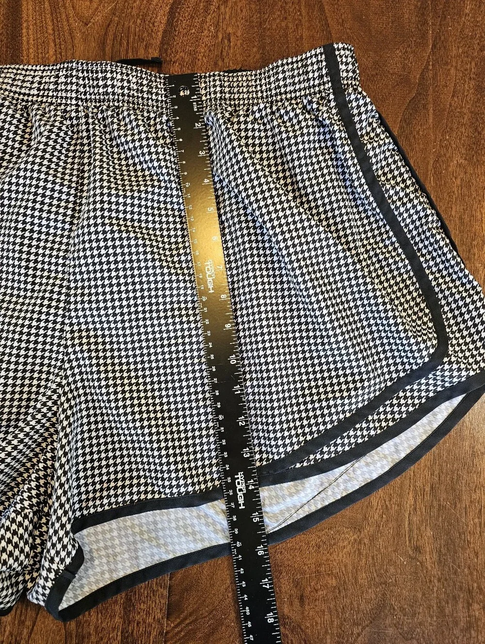 Nike Women's Plus Shorts Dri Fit Houndstooth Black And White Size 2X